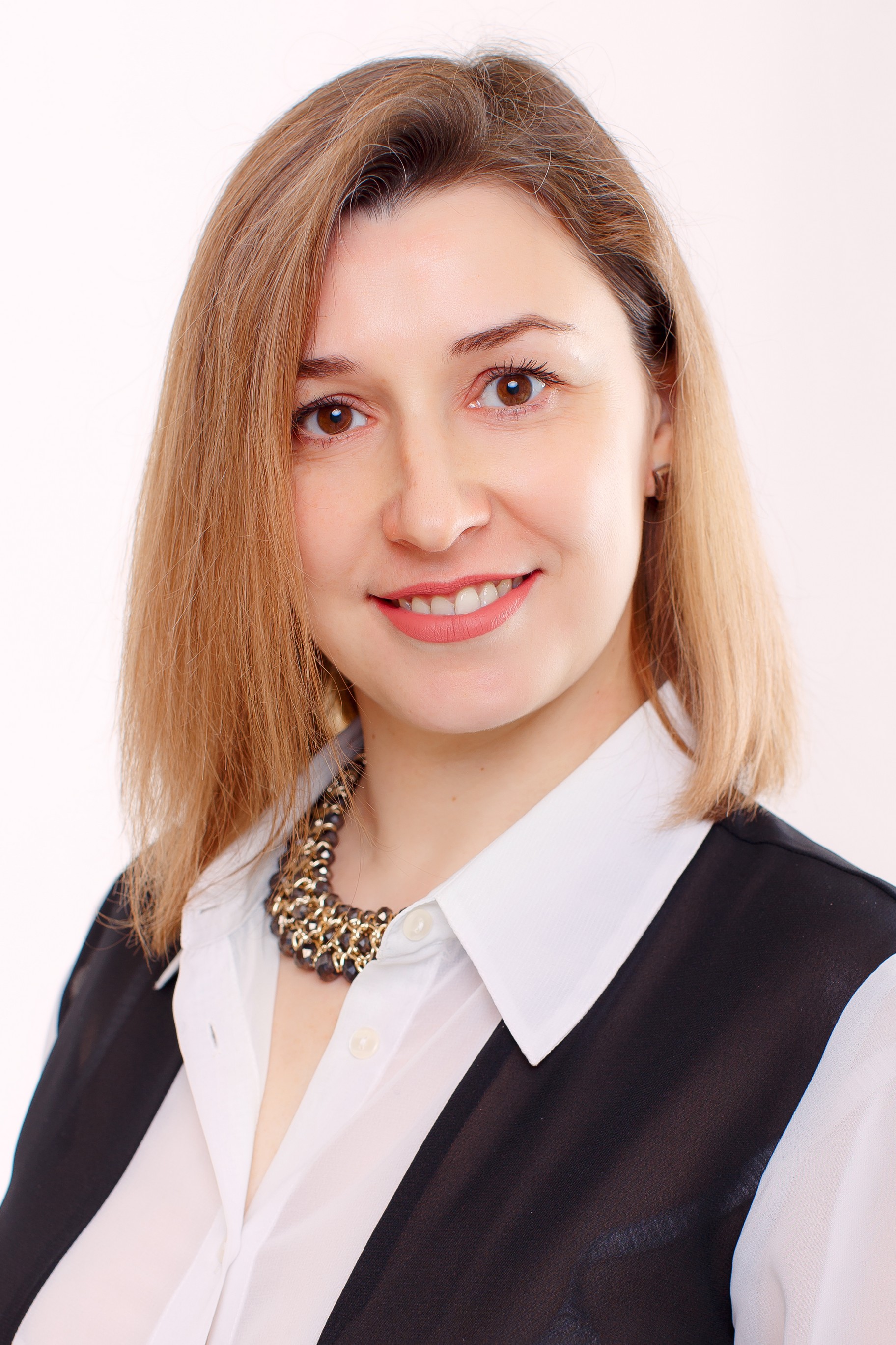 Макропуло Юлія